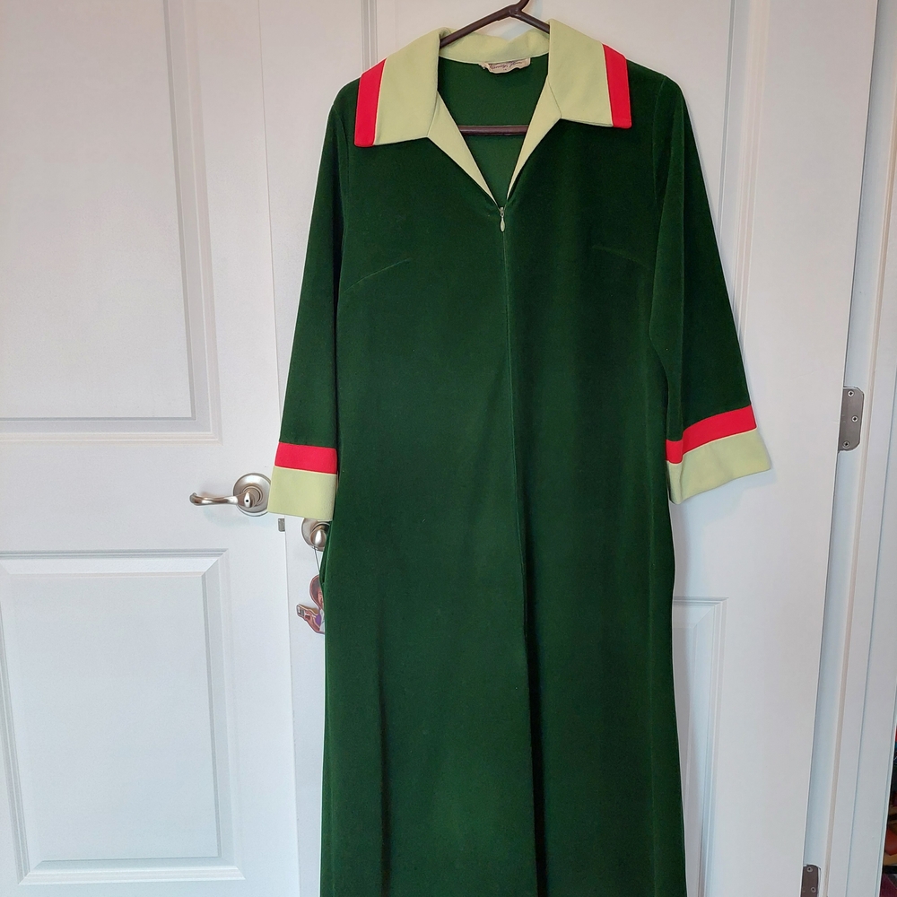 Vintage VANITY FAIR House Coat Robe in Emerald Green with Lime Green & Red Trim